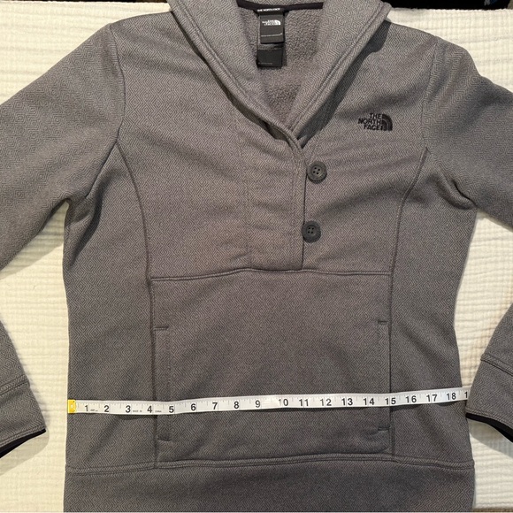The North Face Women's Crescent Ridge Shawl Pullover Sweater Gray Pockets size M - Picture 10 of 10